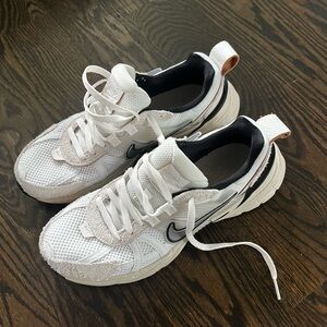 Women’s Nike V2 running sneakers